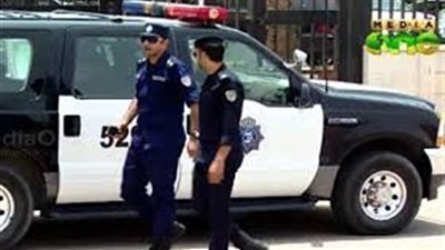 نكشف ما حدث مع 3 مصريين قاموا بالاعتداء على ضابط كويتى .. بسبب هذا الامر