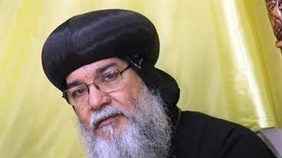 شاهد بالصور ما فعلة الانبا مكاريوس اسد الصعيد مع مسلمى احد قرى المنيا واثارت الصورة ردود فعل قوية جداا