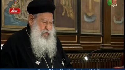 بالفيديو | صلاه من قلب من ابونا مكاري يونان في بداية اجتماع اليوم و يطلب طلب خاص من رب المجد