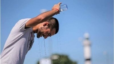 اضحك قبل ما تسيح من الحر ده شعار المصريين فى موجة الحر