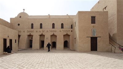 رهبان دير الأنبا صموئيل يطالبون الرئاسة بالتدخل لحل الازمة التي يمرون بها