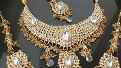 مطربة شهيرة تفقد مجوهرات ثمينة بقيمة تصل لـــ 4 ملايين دولار