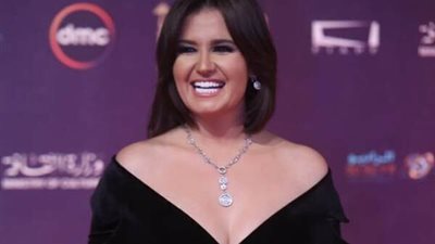 فستان ولا ستارة.. الجمهور يسخر من إطلالة هنا شيحة بهذه الطريقة عقب ظهورها بهذا الفستان