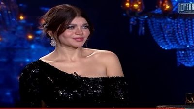 شاهد كيف ردت ياسمين الخطيب على تسريبات الفيديوهات الغير اخلاقية للمخرج خالد يوسف وعلاقتها بهذا الامر