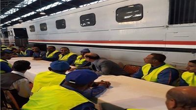 نكشف ما حدث فى 1000 عربة قطار و 10 جرارات