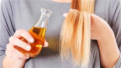 القليل من خل التفاح يحل ١٢ مشكله بالشعر و البشره