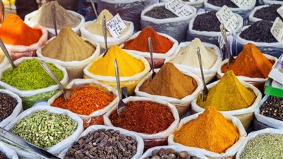 نوع واحد من التوابل يحل جميع مشاكل الشعر و البشره يرطب البشره ويطول الشعر