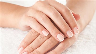 أسباب جفاف وتشقق اليدين عند النساء