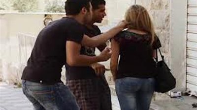 شخص عاكس زوجة سائق فى بنى سويف ومن بعدها حدث معه شئ لم يكن يتوقعه