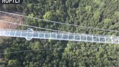 شاهد بالفيديو | أطول جسر من الزجاج فى العالم