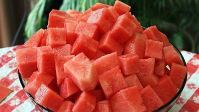 طريقة مجربة وسهلة تعرف بيها البطيخة الحمراء