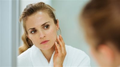 خمس علامات تشير إلي إصابتك بمرض خطير منها تغير لون الجلد