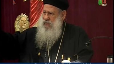 بالفيديو |عتاب قوي من ابونا مكاري للبعض في بداية أجتماع اليوم