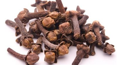 تسكين الآلام ومنع حب الشباب ٩ فوائد لتناول القرنفل قبل النوم لمدة ٧ أيام