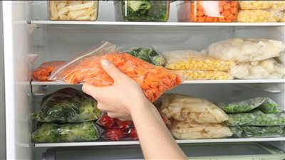 اللبن و الخيار وغيرهم لا تضع هذه الاطعمه في الفريزر أبدا