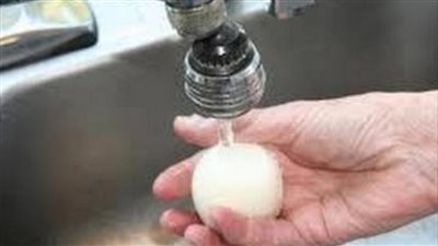 إياك و غسل البيض بالماء وهذه هى الطريقه الصحيحه لتنظيفه