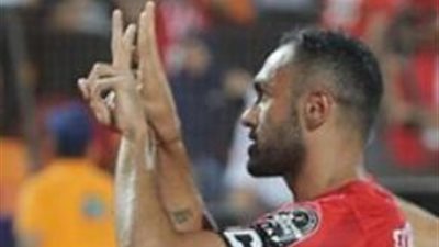 احمد المحمدى يتعاطف مع عمرو وردة فى مباراة مصر والكونغو ويشير برقم 22