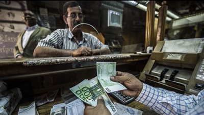 خبير مصرفى يؤكد الفائدة هاترتفع ٨ مرات والمركزى هايرفع الفايده ٤ فى المائه