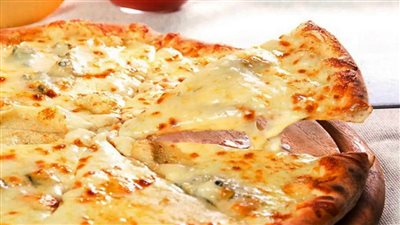 اشهى طريقة لعمل بيتزا الجبن باستخدام عجينة العشر دقائق
