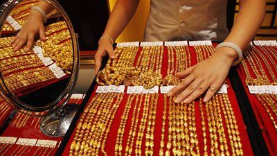 يا فرحة ما تمت ارتفاع مفاجئ في سعر الذهب خلال منتصف اليوم الاحد