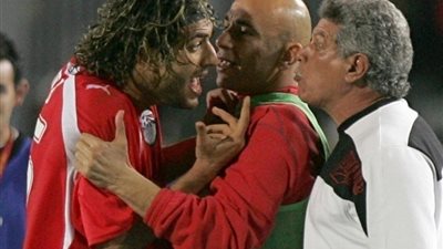 بالفيديو.. ميدو «كنت بتمنى الأرض تبلعني بعد هدف عمرو زكي في السنغال»