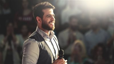 ظهور يثير الجدل لأدهم نابلسي بعد قرار اعتزاله الغناء