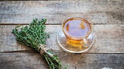 طرق طبيعية لإطالة الشعر ومنع التساقط باستخدام ماء الزعتر