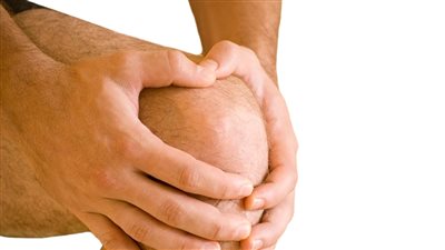 علاجات منزلية تعمل على علاج آلام الركبة بمكونات من مطبخك