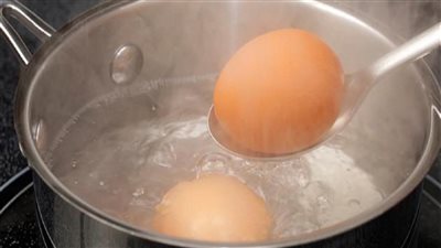 ماهى المده الصحيحه لسلق البيض واستخدام ماء السلق للشعر الجاف و تنظيف الأسطح