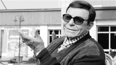 أشرف زكي يكشف حقيقة تكفل النقابة بمصاريف دفن وعزاء الفنان سمير صبري