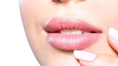 قواعد أساسية و طرق للعنايه بالشفاه فى فصل الصيف