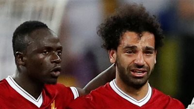 انهيار محمد صلاح من البكاء بعد خسارة ليفربول امام ريال مدريد في نهائي