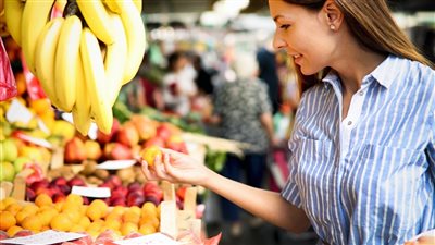 الخوخ بـ 10ج أسعار الفاكهة اليوم 31 مايو في أسوق التجزئة المصرية