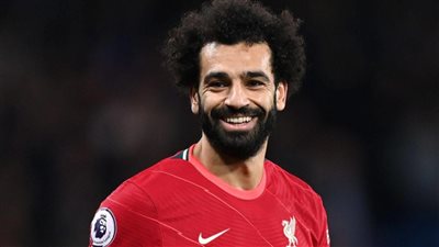 صراع بين نجم الفراعنة وهذا الثنائي على الفوز بجائزة الكرة الذهبية