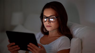 تحذير من ارتداء نظارة حفظ النظر لهذا السبب