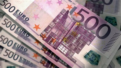 اسعار اليورو امام الجنيه على شاشات البنوك المصريه اليوم الجمعه