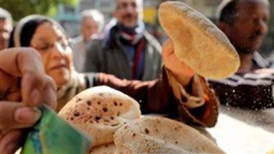 نظام جديد لصرف الخبز على بطاقة التموين وقلق من عودة الطوابير مرة اخري