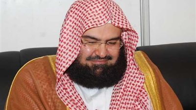 بالفيديو إمام الحرم المكي يدعو بـالموت للشيعة ولليهود وللمسيحيين