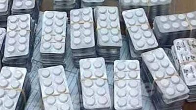 ..ضبط طبيب حاول تهريب 300 قرص مخدر إلى الكويت