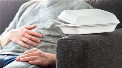 هذا ما يحدث لجسمك عند النوم بعد الأكل مباشرة