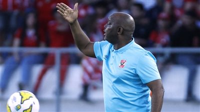 مواقف لموسيماني تقرب من نهاية رحلته مع الأهلي أخرها إستفزاز زوجتة للجماهير