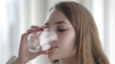 للتغلب علي الموجة الحارة إليك أطعمة ومشروبات تقلل من الشعور بالحرارة