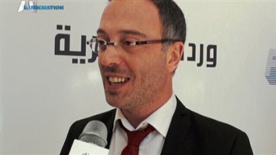 شاعر غنائى كبير يتهم مغنية كبيرة بشئ غريب .. معقولة الكلام ده؟