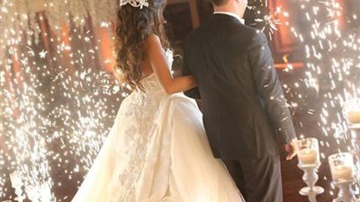 بالفيديو .. رقص اثنان من الفنانات المشهورين يشعل حفل زفاف؟