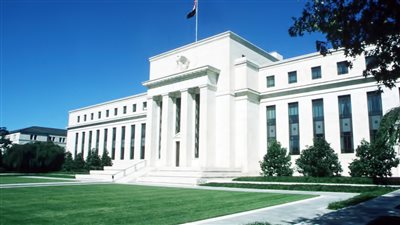 توقعات والاعلان خلال دقائق برفع سعر الفائده لاعلى رقم تاريخي فى امريكا