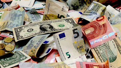 العملات الاجنبيه تتأرجح فى البنوك ومكاتب الصرافه اليوم الاثنين 20 6 2022