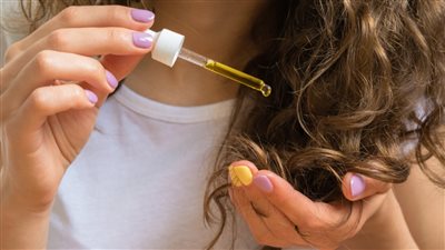 أعشاب وزيوت تطويل الشعر بطريقة مثالية تعرف عليها