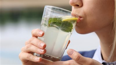 مشروبات طبيعية لذيذة تساعد على ترطيب الجسم فى فصل الصيف