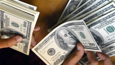 الدولار المجنون يرتفع من جديد فى البنوك ومكاتب الصرافه