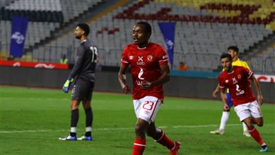 بعد إصابته الأهلي يحسم الجدل بشأن الاستغناء عن لاعبه الجنوب أفريقي